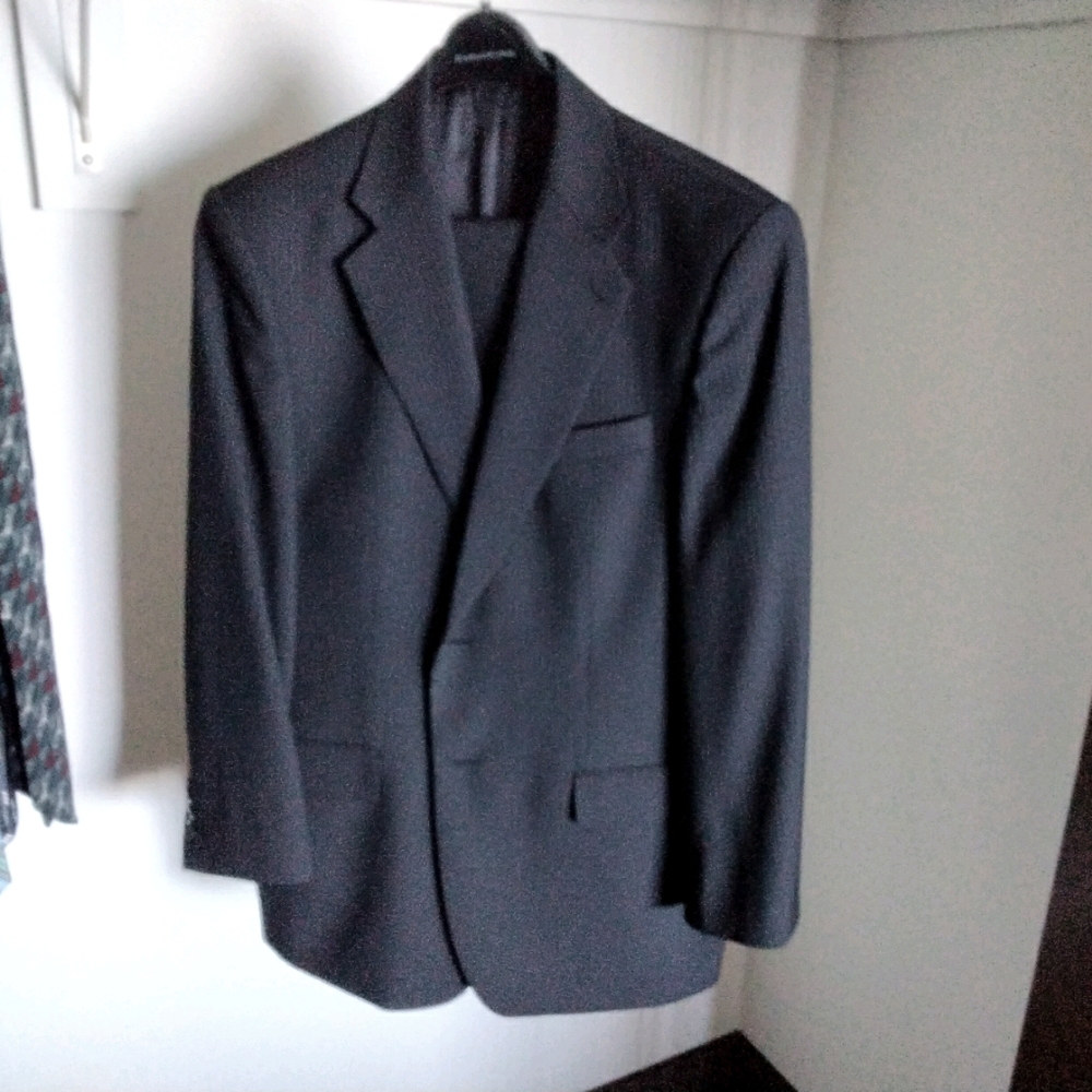"EXPRESS" BLUE PIN STRIPE SUIT 42 REG. BRAND NEW